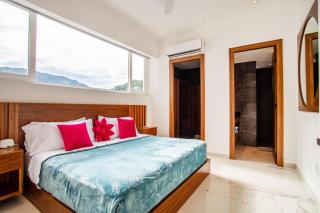 Lounge on big balcony, pool and gym - 5