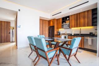 Lounge on big balcony, pool and gym - 4