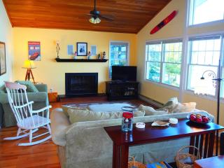 Trader Scott's - Lakefront And Gorgeous! - Frankfort - 6