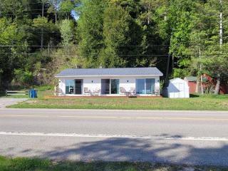 Lake Escape - Private Lakefront With Kayaks! - Frankfort - 1