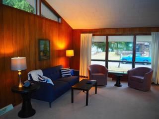 New! Namaste Here - Incredible Location! - Frankfort - 2