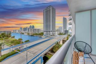 Amazing Studio Infinity View Balcony - Hallandale Beach - 9