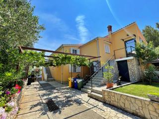 Apartments with parking space Silo, Krk - 18757 - 0