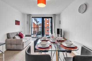 Ping Pong - City Centre Suite - Close to Mailbox Netflix, King size bed, Toiletries & WIFI - SLEEPS 4 - Birmingham - 5