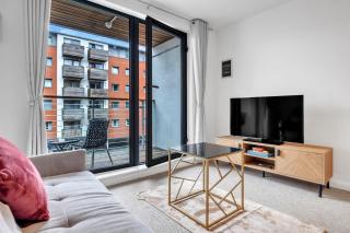 Ping Pong - City Centre Suite - Close to Mailbox Netflix, King size bed, Toiletries & WIFI - SLEEPS 4 - Birmingham - 3