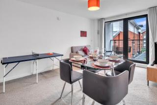 Ping Pong - City Centre Suite - Close to Mailbox Netflix, King size bed, Toiletries & WIFI - SLEEPS 4 - Birmingham - 2