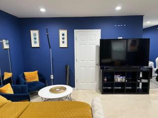 Stylish and Modern Large Bedroom - - 8