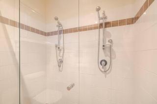 Two Story, Torquay Holiday Home with Large Balcony - Torquay - 8
