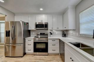Walk to Avalon or Downtown 3 - Alpharetta - 7
