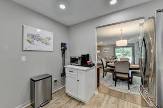 Walk to Avalon or Downtown 3 - Alpharetta - 4