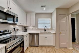 Walk to Avalon or Downtown 3 - Alpharetta - 1
