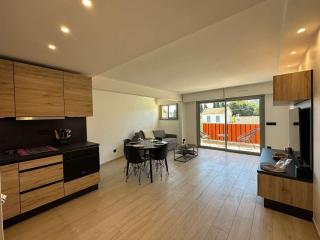 Appartement rénové à Cavalaire : 2 pièces, clim, 2 balcons, parking, 1ère étage, centre-ville - FR-1-226B-216 - Cavalaire-sur-Mer - 9
