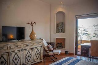 Lovely 3BD 4BA APT Pool Gym Parking - 2