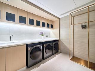East Sacred Hotel--Very near Beijing Tiananmen Square ,the Forbidden City,The temple of heaven ,3 minutes' walk to Wangfujing subway ,Located in the center of Beijing, many shopping malls around,Newly renovated hotel-Able to receive foreign guests - Beijing - 5