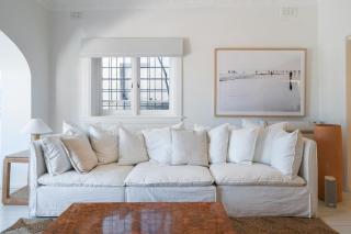 Executive 2BR Apt with Balcony near Yarranabbe Park - Sydney - 2