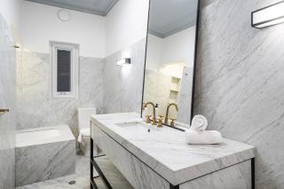 Executive 2BR Apt with Balcony near Yarranabbe Park - Sidney - 7