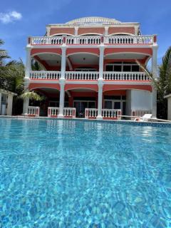 Beachfront private villa in Cabarete with 5 separate apartments - Cabarete - 0