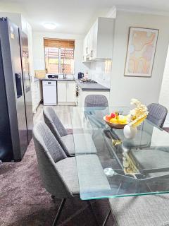 Queen of the Desert Villa 2 Bedrooms - Sleeps 4 Guests - 0