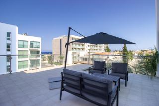 Beachside 1-bed with huge veranda - 3