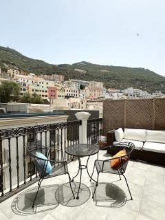 Grand Central House - Luxe Penthouse Two Bedroom - GibraltarStay Apartments - 7
