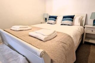 The Blue house on the wall - 8