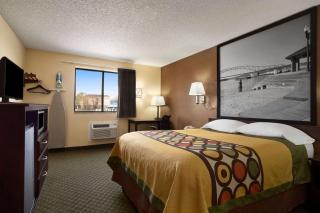 Super 8 by Wyndham Cedar Rapids - Cedar Rapids - 0