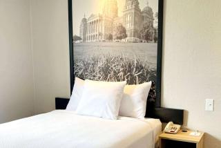 Super 8 by Wyndham Cedar Rapids - Cedar Rapids - 6