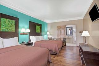 Super 8 by Wyndham Galveston - 3