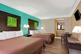 Super 8 by Wyndham Galveston - 2