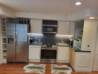 Downtown Toronto House Central 2BED 2BATH Subway Free Parking - Toronto - 8