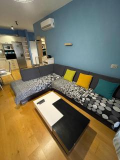 I&S Apartment 1 - Golem - 7