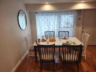 Downtown Toronto House Central 2BED 2BATH Subway Free Parking - Toronto - 5