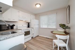 Chic & Cozy 1br Retreat Prime Location & Mod - 9