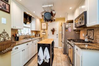 Antique Charm Meets Modern Comfort 3br - Kettering - 6