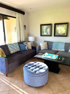 Stylish & Comfortable Condo With Balconies - Liberia - 8