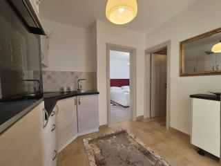 E&E Garden Breeze Apartment - 9