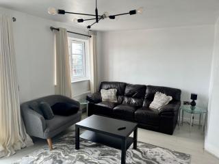 Pass the Keys Central 2 Bed flat in Edgeware with Parking - Edgware - 9