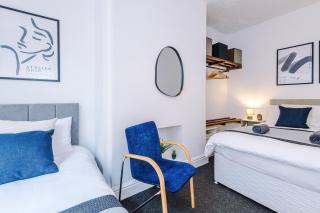 Modern 3-bed house in Manchester, ideal for long stays, FREE parking, city centre - sleeps upto 8 people - Manchester - 5