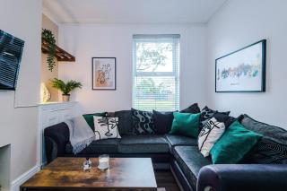 Modern 3-bed house in Manchester, ideal for long stays, FREE parking, city centre - sleeps upto 8 people - Manchester - 9