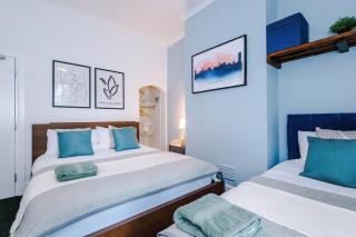 Modern 3-bed house in Manchester, ideal for long stays, FREE parking, city centre - sleeps upto 8 people - Manchester - 4