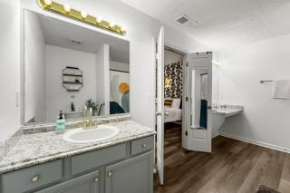 Charming 3BR 2BA Retreat, Cozy - 7