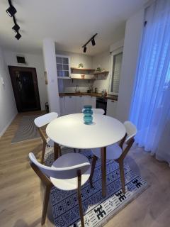 DOOR25, 2-Bedroom Apartment in Central Prishtina - 9