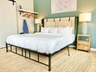 Grand Downtown San Diego Apartment - 9