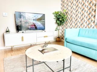 The Leo - One Bedroom Apartment W Private Balcony - San Diego - 4