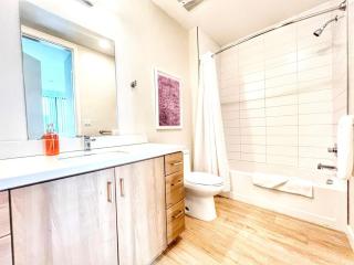 The Leo - Deluxe 3 Bedroom Stay - 6