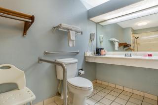 Econo Lodge Inn & Suites - Philadelphia - 9