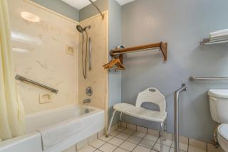Econo Lodge Inn & Suites - Philadelphia - 8