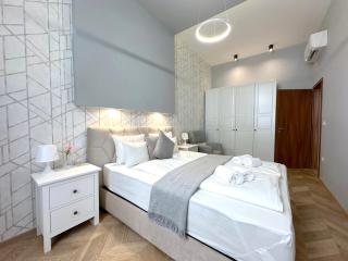 Lovely 3-bedroom in Downtown with Modern Design and AC - Budapest - 4