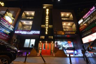 Townhouse Rudra Inn Near Chhatarpur Metro Station - Neu-Delhi - 9