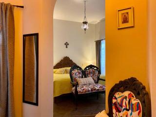 Spacious Centro Gem, Garage Jacuzzi, Near Rosewood - San Miguel de Allende - 2